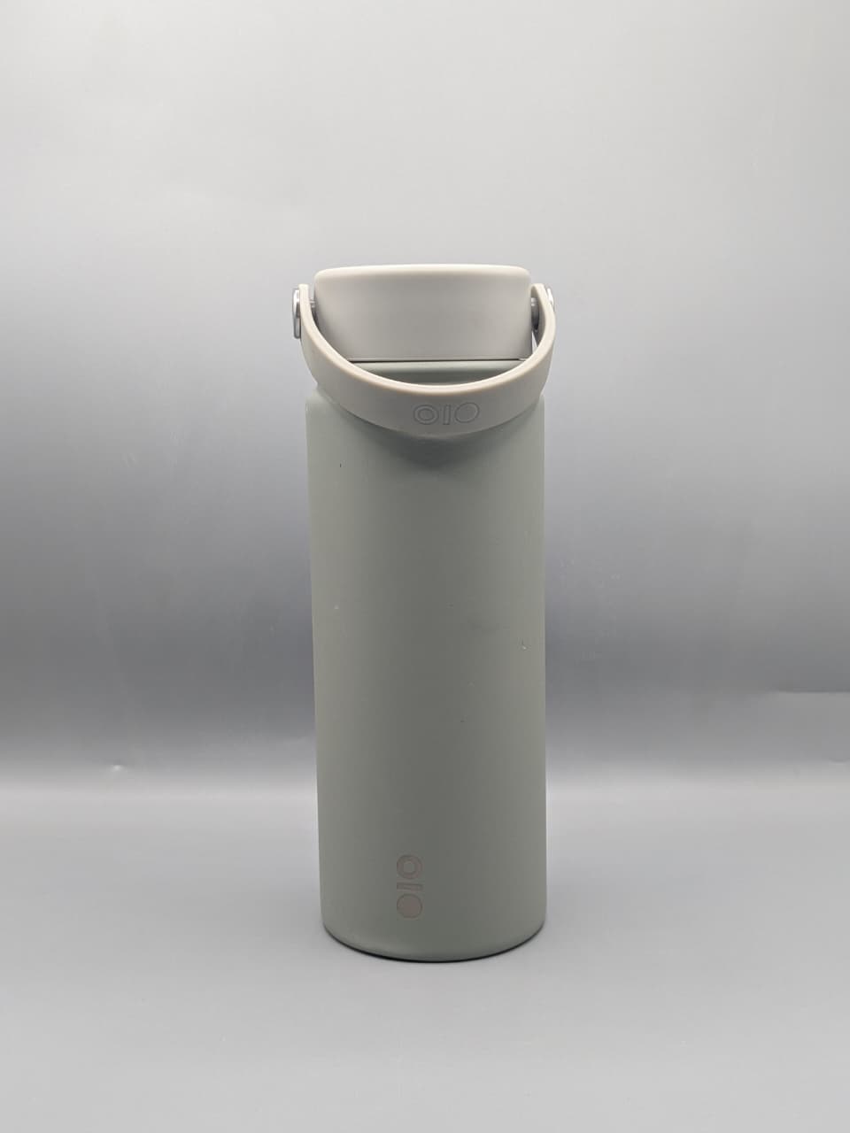 Brio Bottle, specifically a vacuum-insulated stainless steel water bottle (530ml)